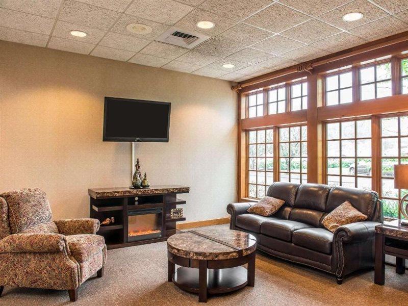 Quality Inn Pittsburgh Airport Oakdale Экстерьер фото