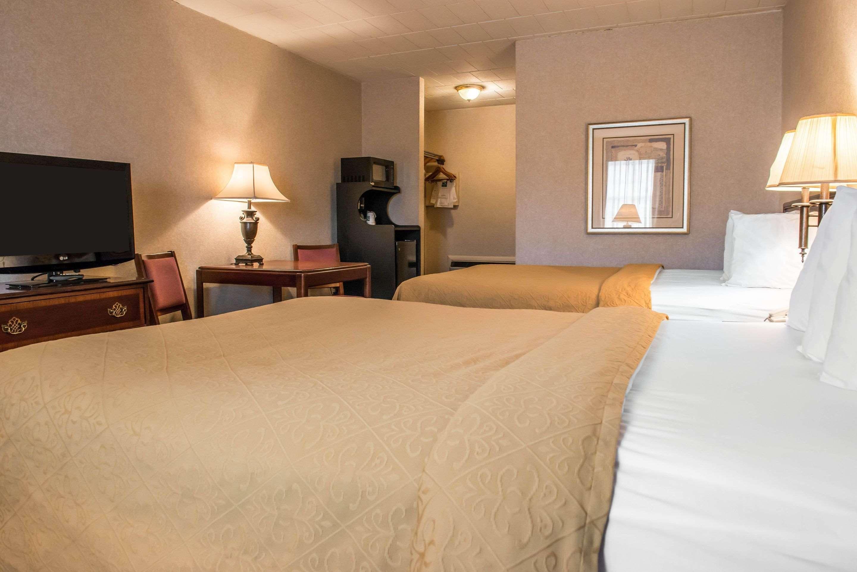 Quality Inn Pittsburgh Airport Oakdale Экстерьер фото