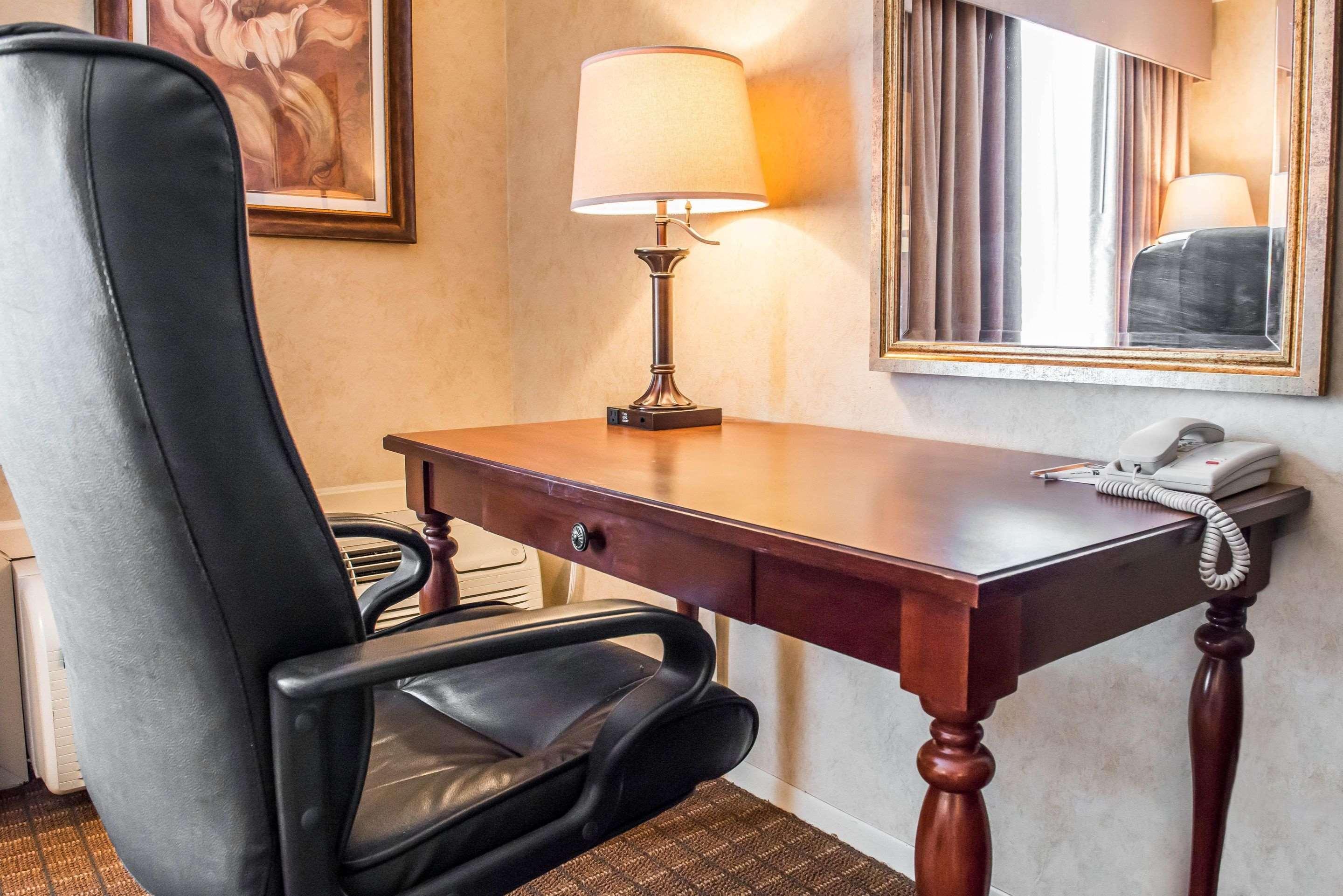 Quality Inn Pittsburgh Airport Oakdale Экстерьер фото