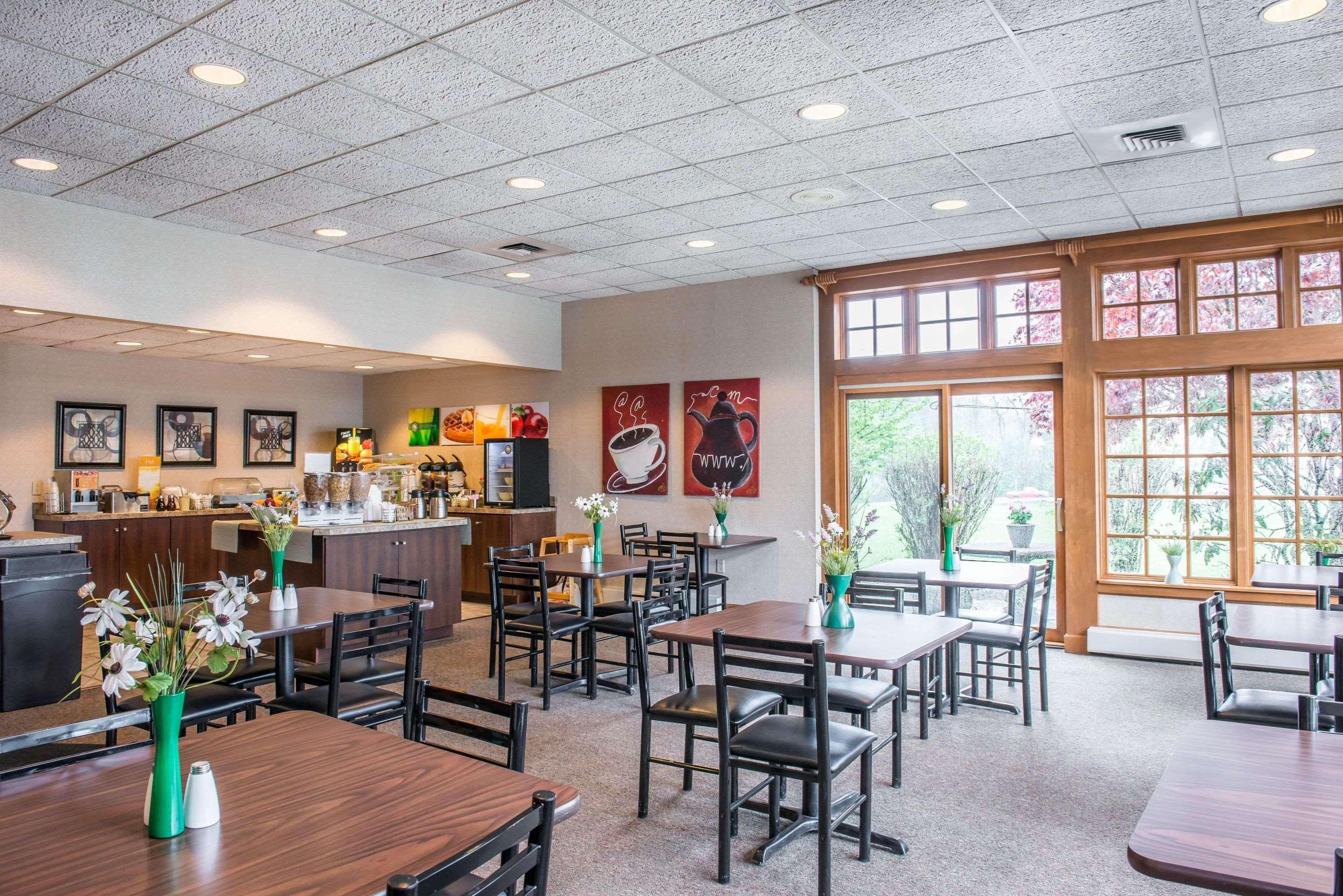 Quality Inn Pittsburgh Airport Oakdale Экстерьер фото