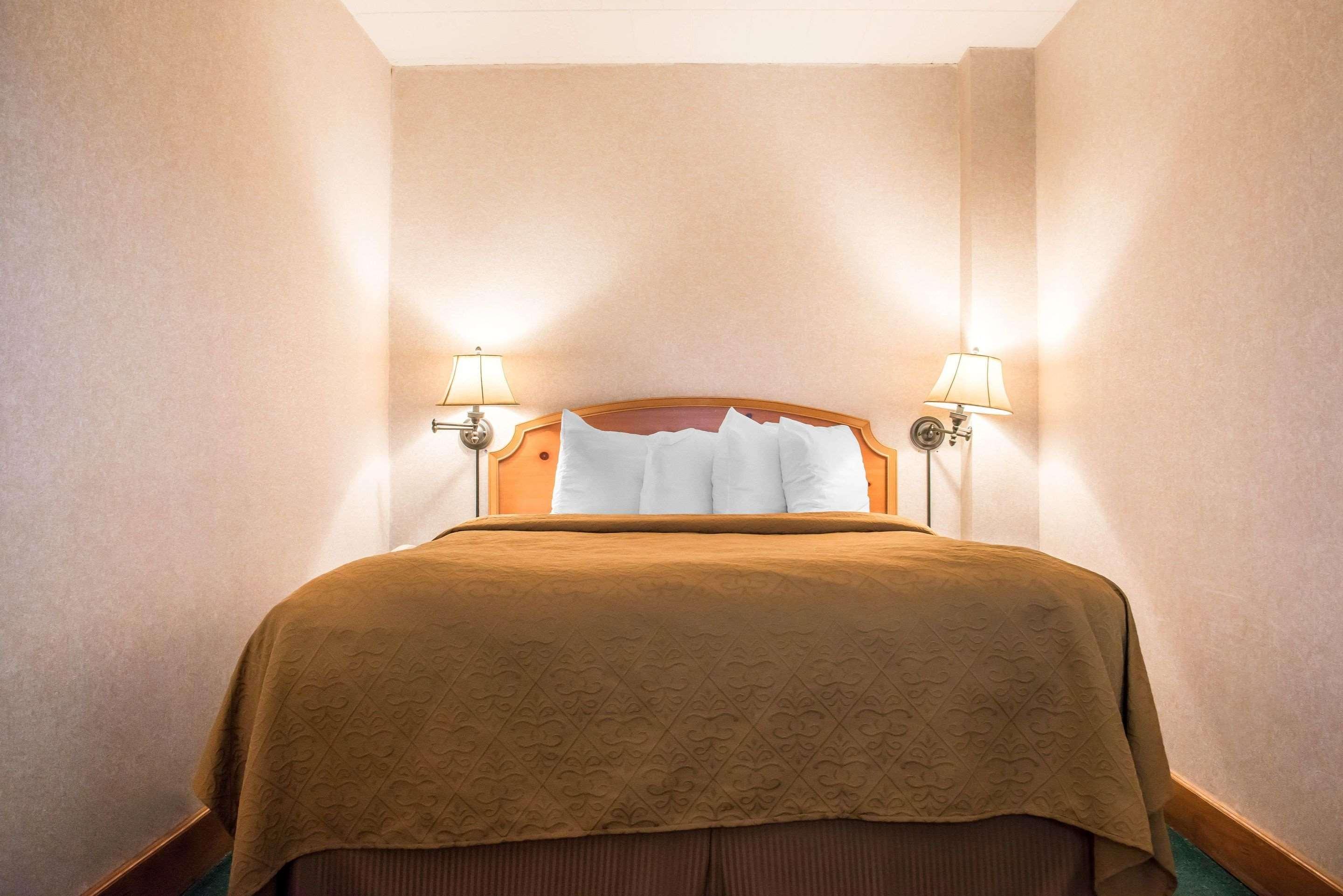 Quality Inn Pittsburgh Airport Oakdale Экстерьер фото