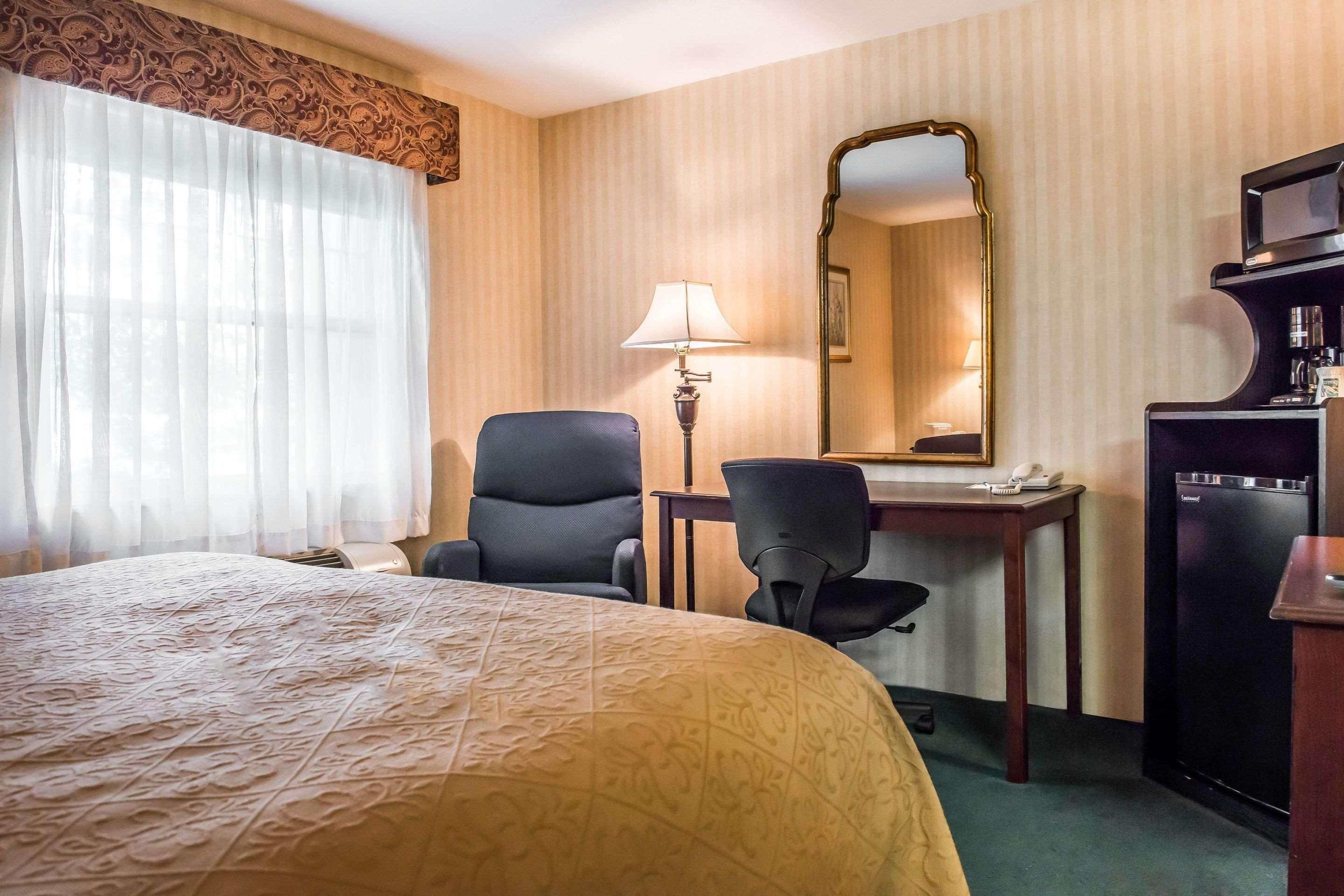 Quality Inn Pittsburgh Airport Oakdale Экстерьер фото