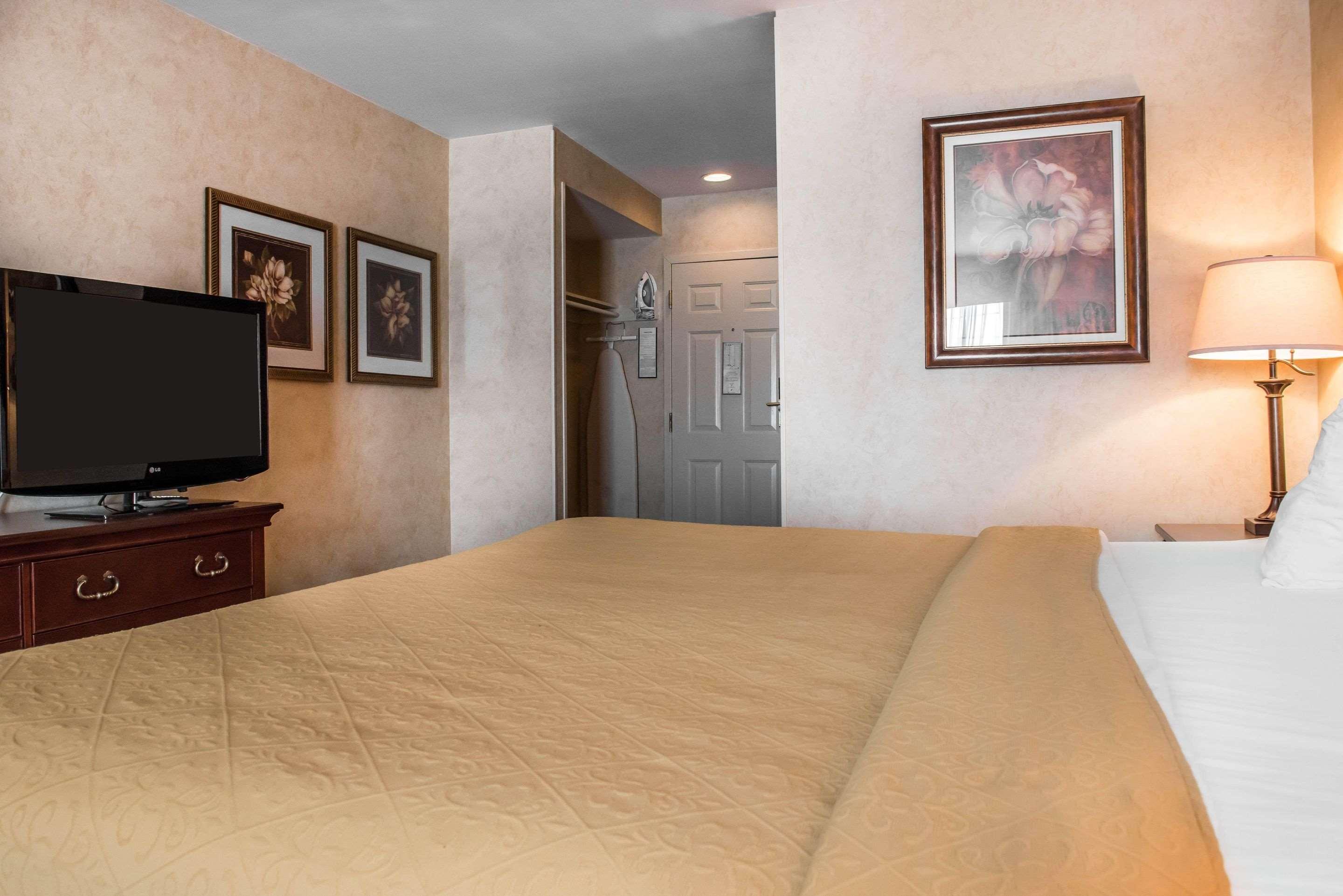 Quality Inn Pittsburgh Airport Oakdale Экстерьер фото