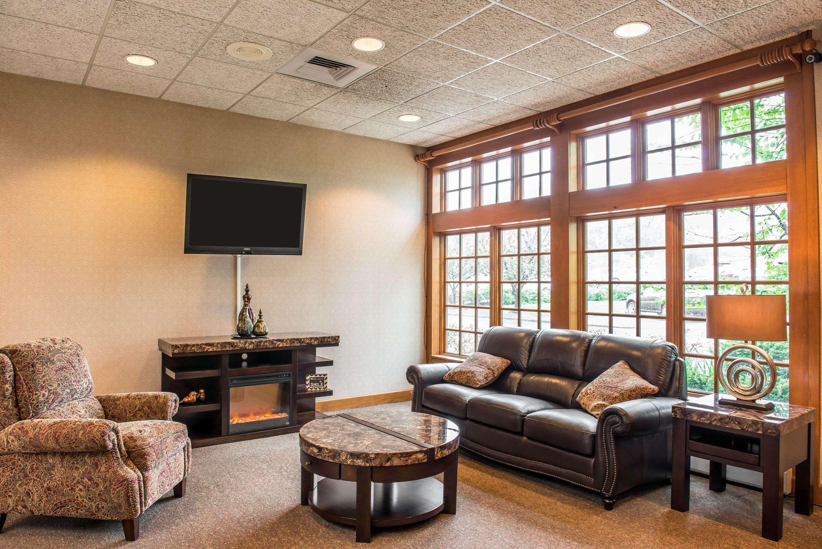Quality Inn Pittsburgh Airport Oakdale Экстерьер фото