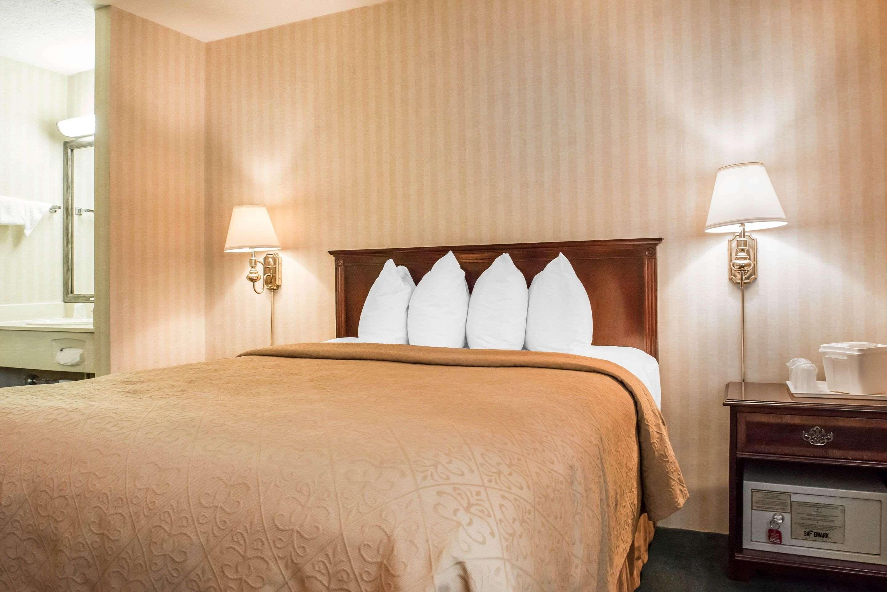 Quality Inn Pittsburgh Airport Oakdale Экстерьер фото
