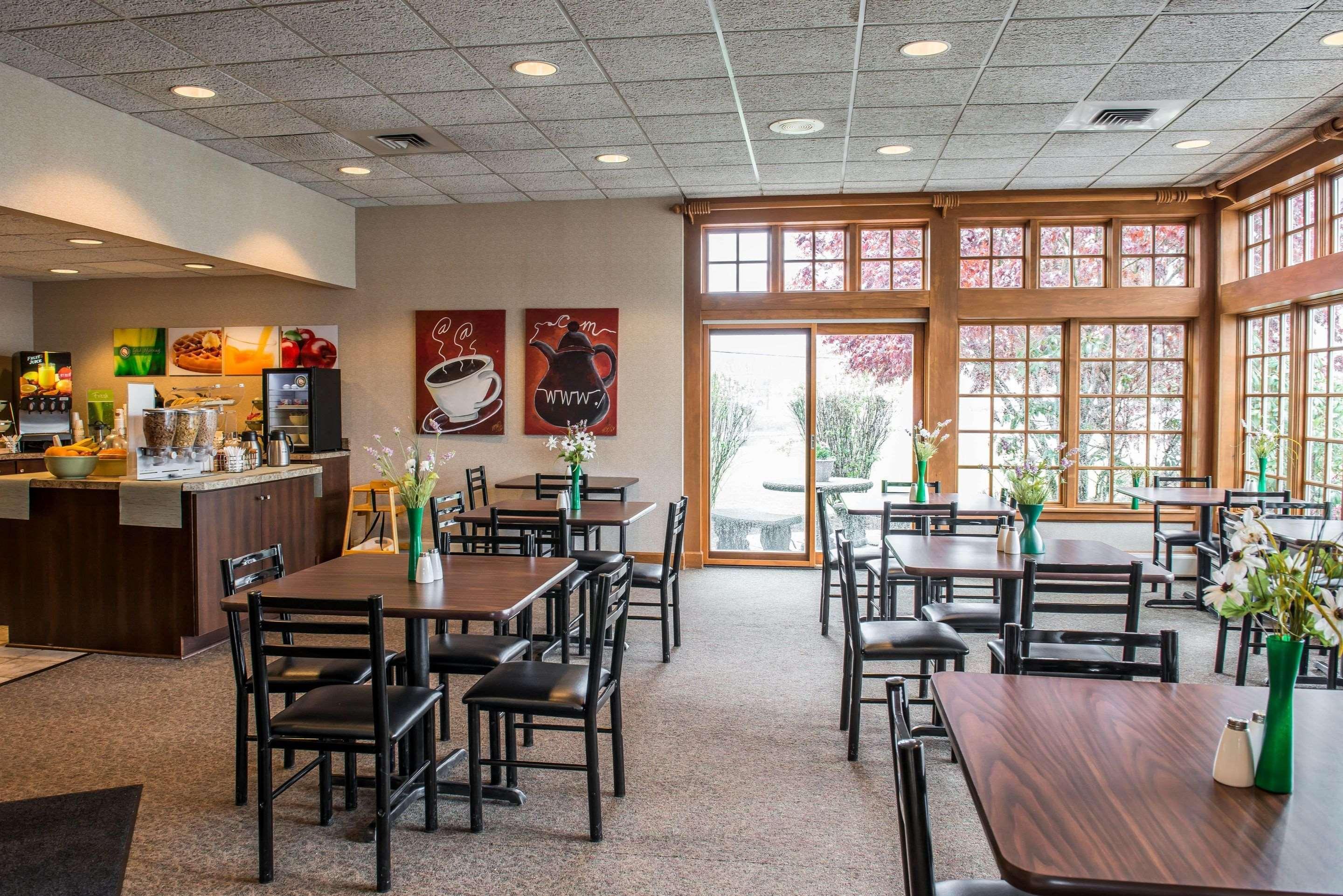 Quality Inn Pittsburgh Airport Oakdale Экстерьер фото
