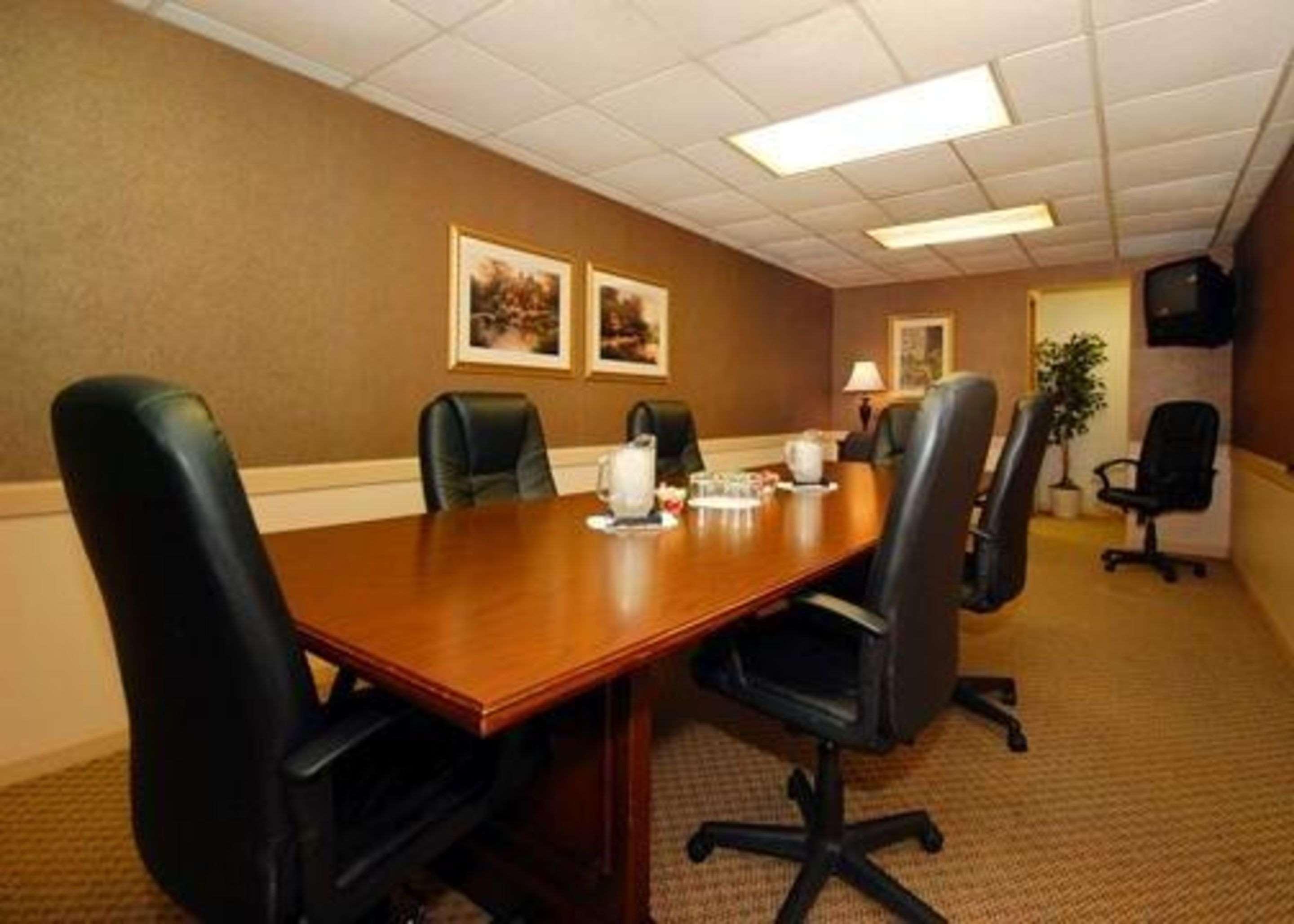 Quality Inn Pittsburgh Airport Oakdale Экстерьер фото