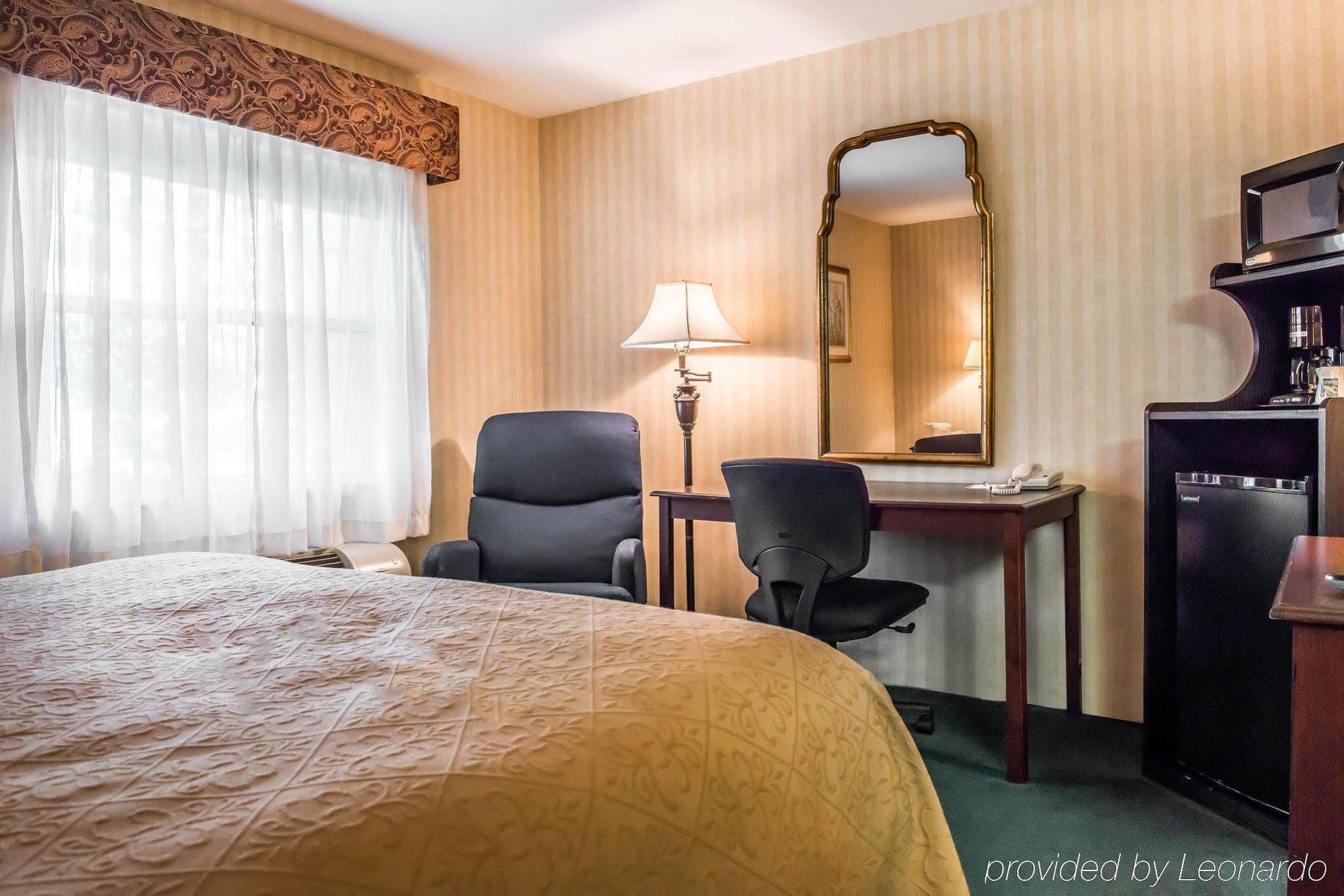 Quality Inn Pittsburgh Airport Oakdale Экстерьер фото